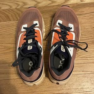 On Cloud CloudStratus size 9.0 - rarely worn